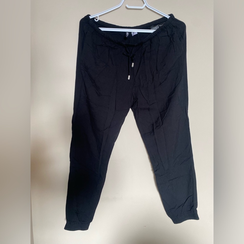 Clean Girl H&M Basic Casual Pants Black Relaxed Fit US 8 Minimalist Chic